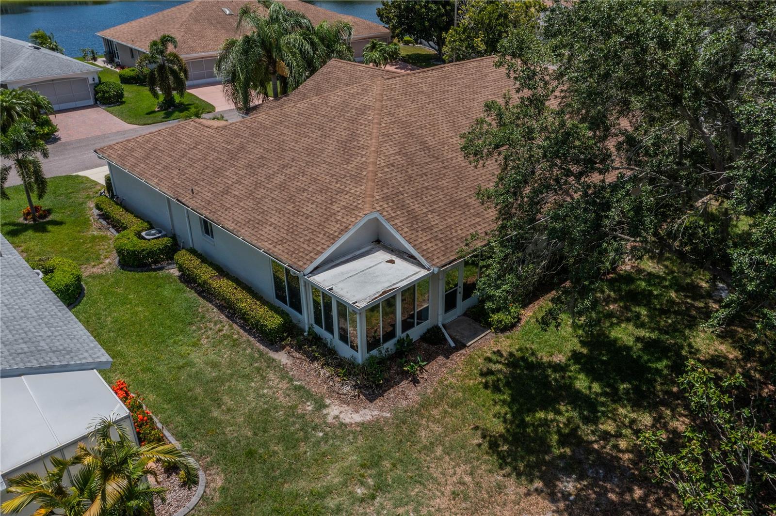 912 OXFORD PARK DR