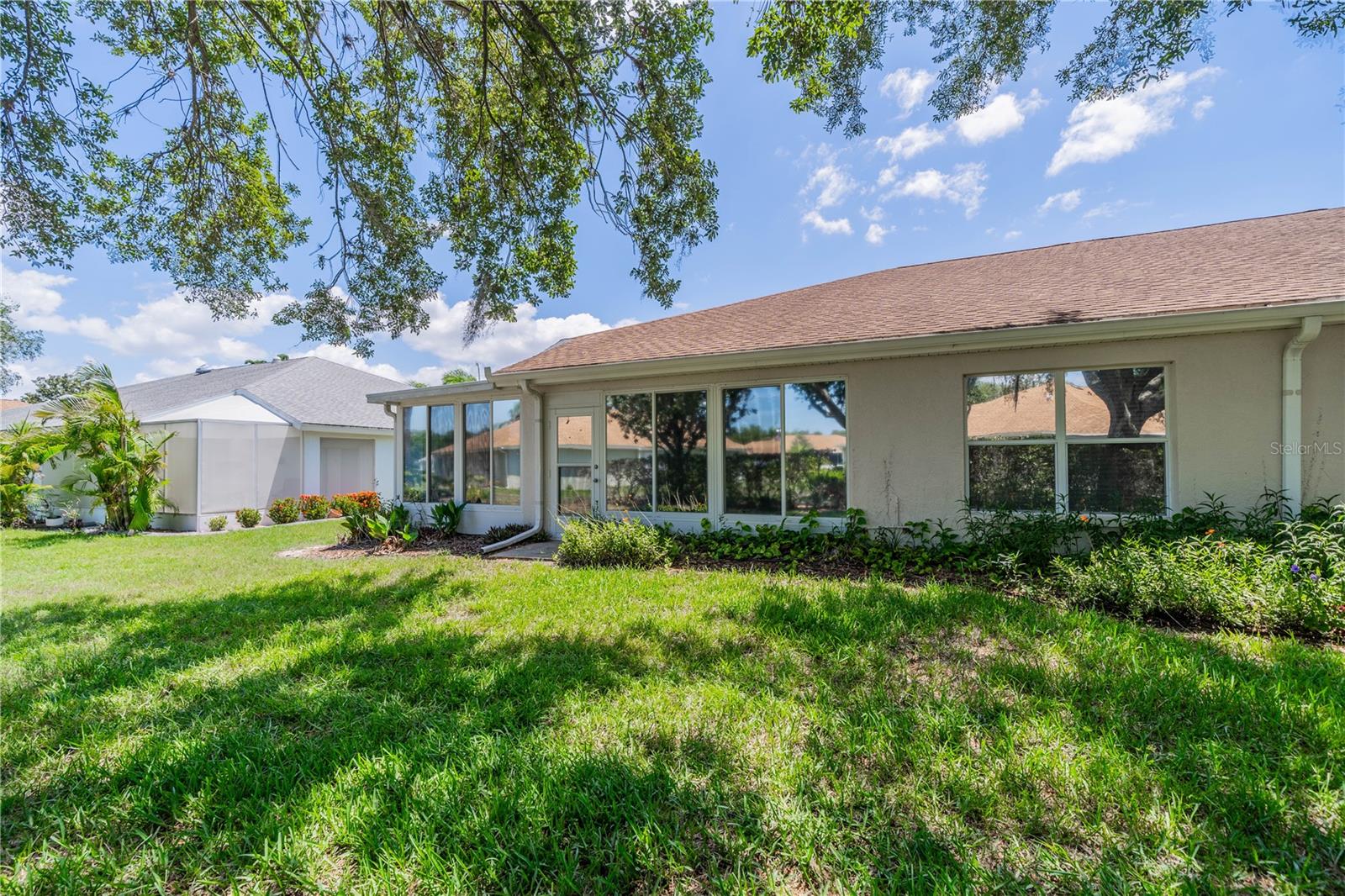 912 OXFORD PARK DR