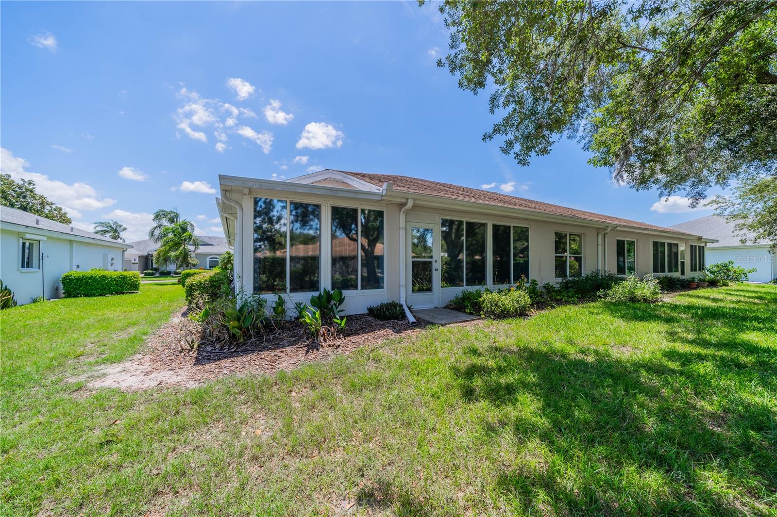 912 OXFORD PARK DR