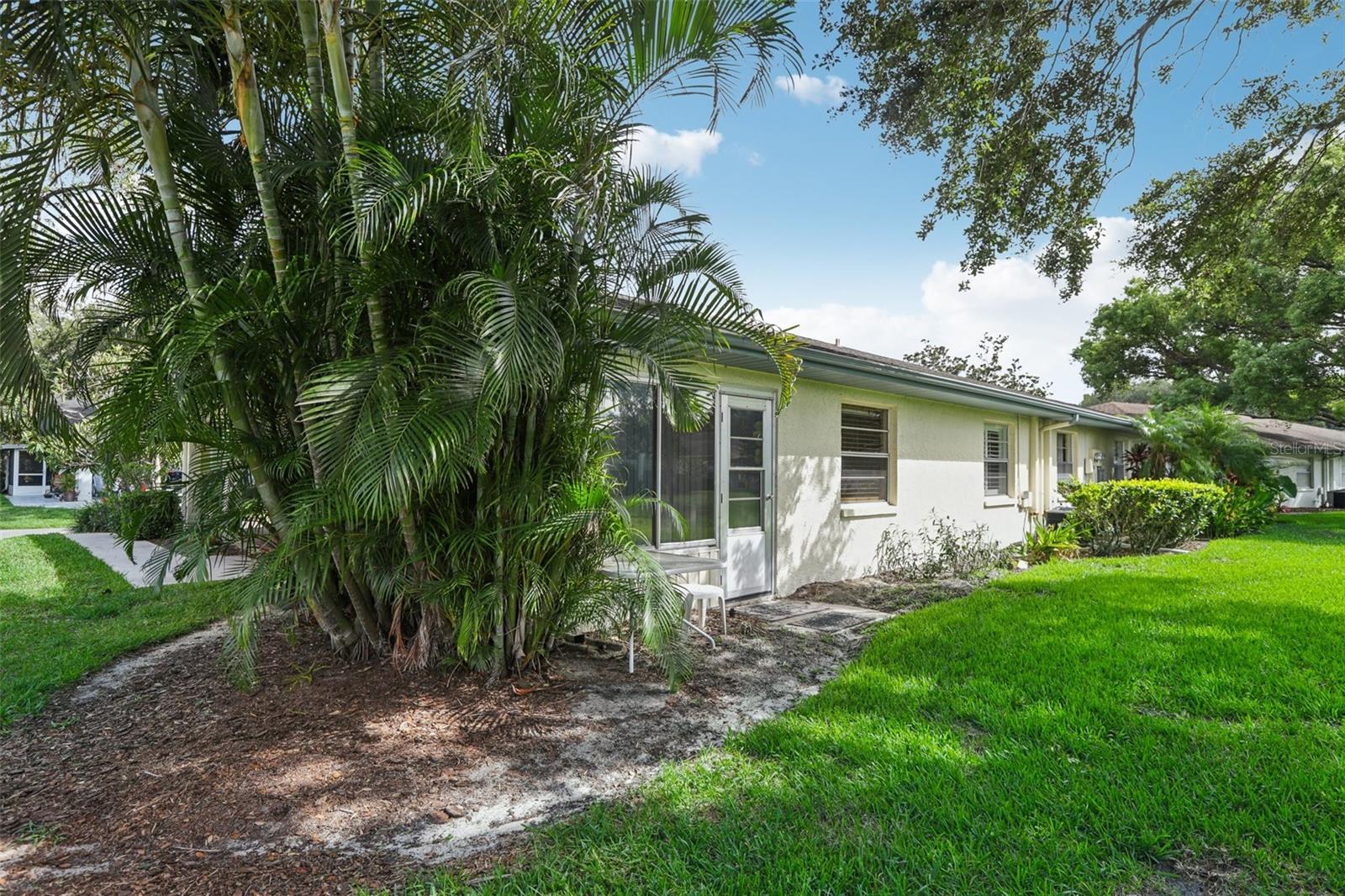 2001 HADRIAN CT