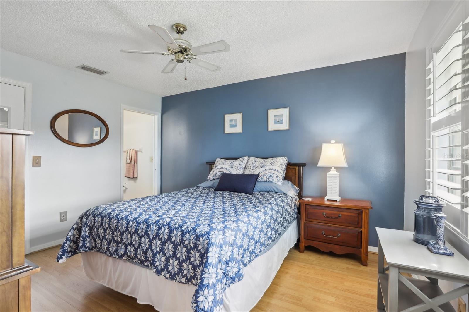 2001 HADRIAN CT