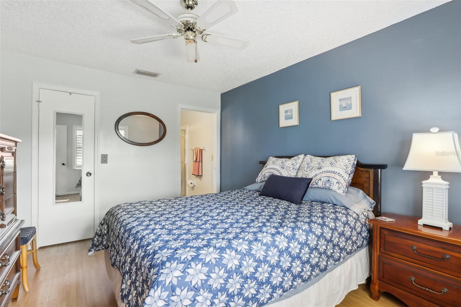 2001 HADRIAN CT