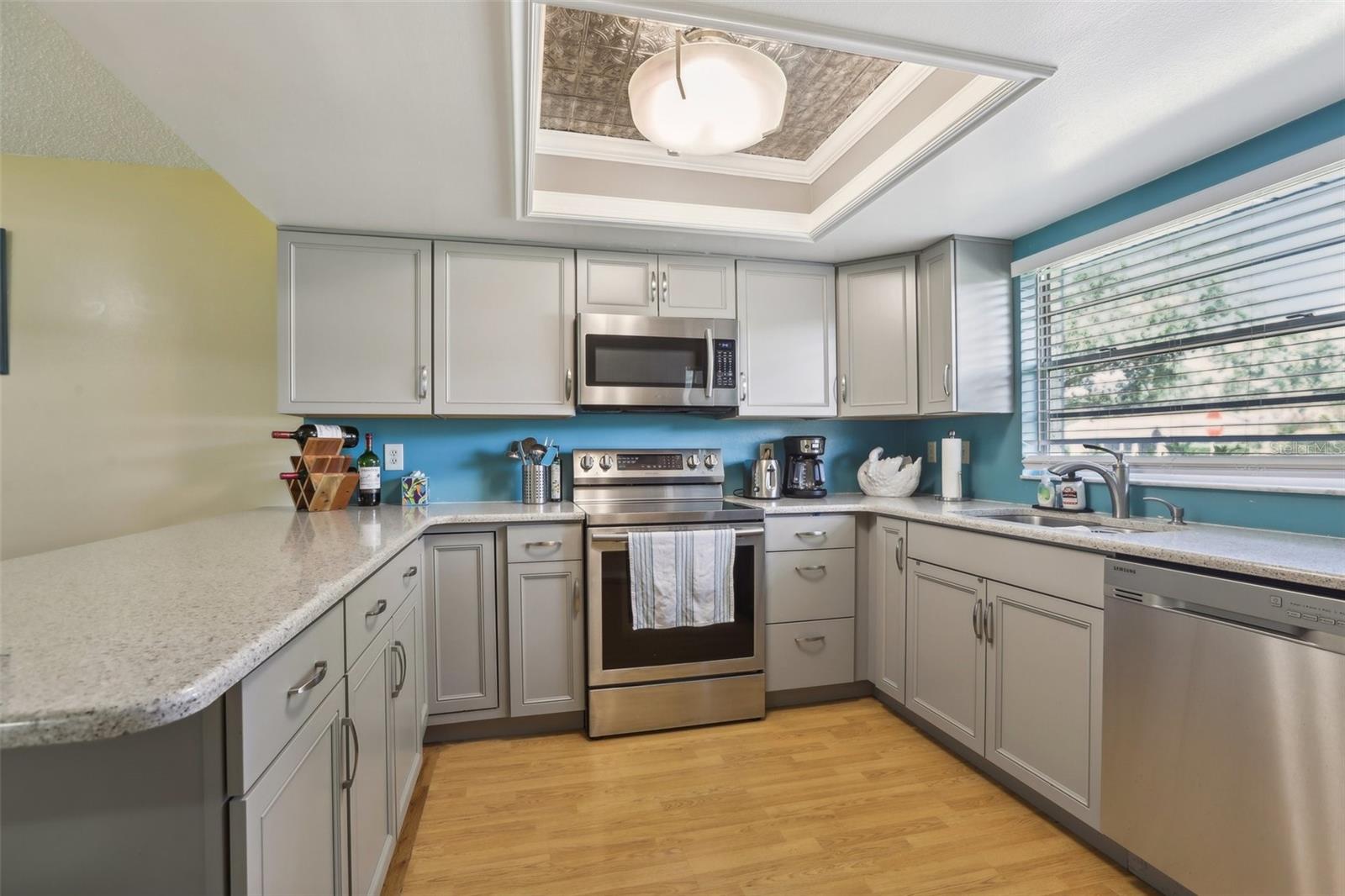 2001 HADRIAN CT