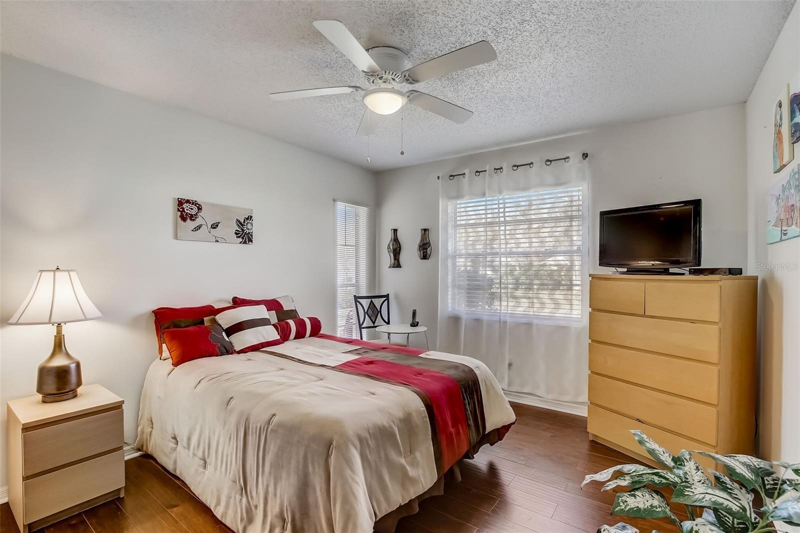 2344 GLENMORE CIR