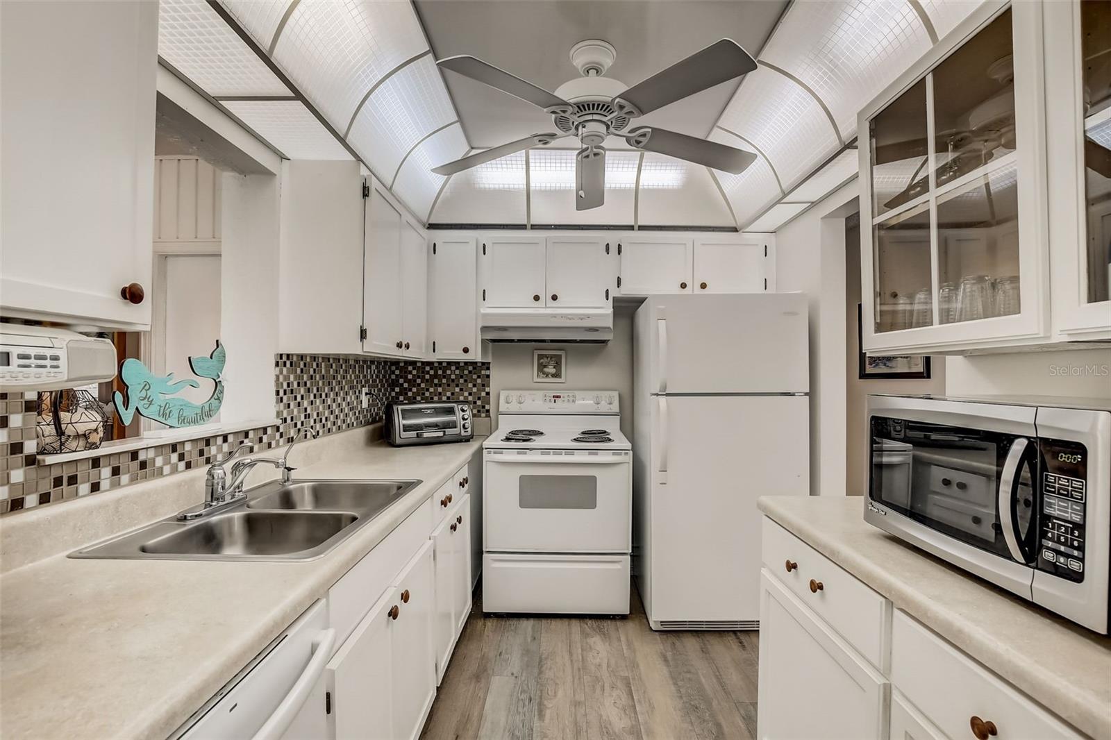 2344 GLENMORE CIR