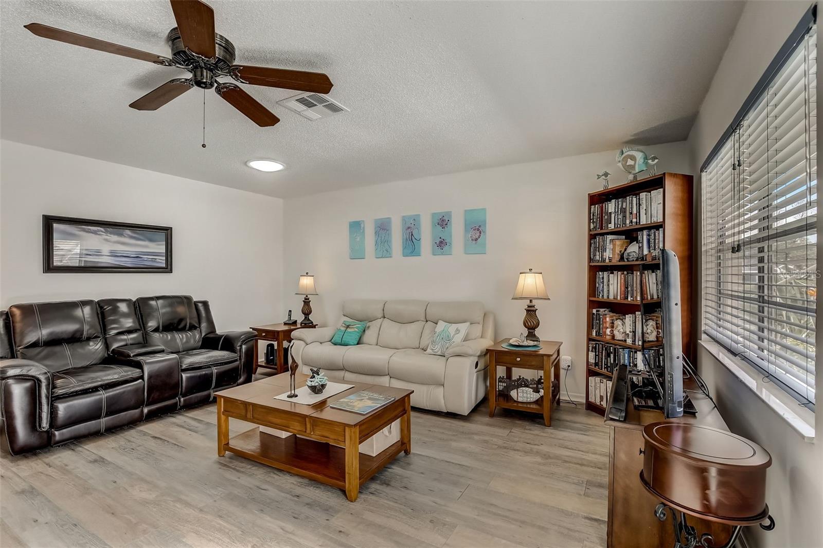 2344 GLENMORE CIR