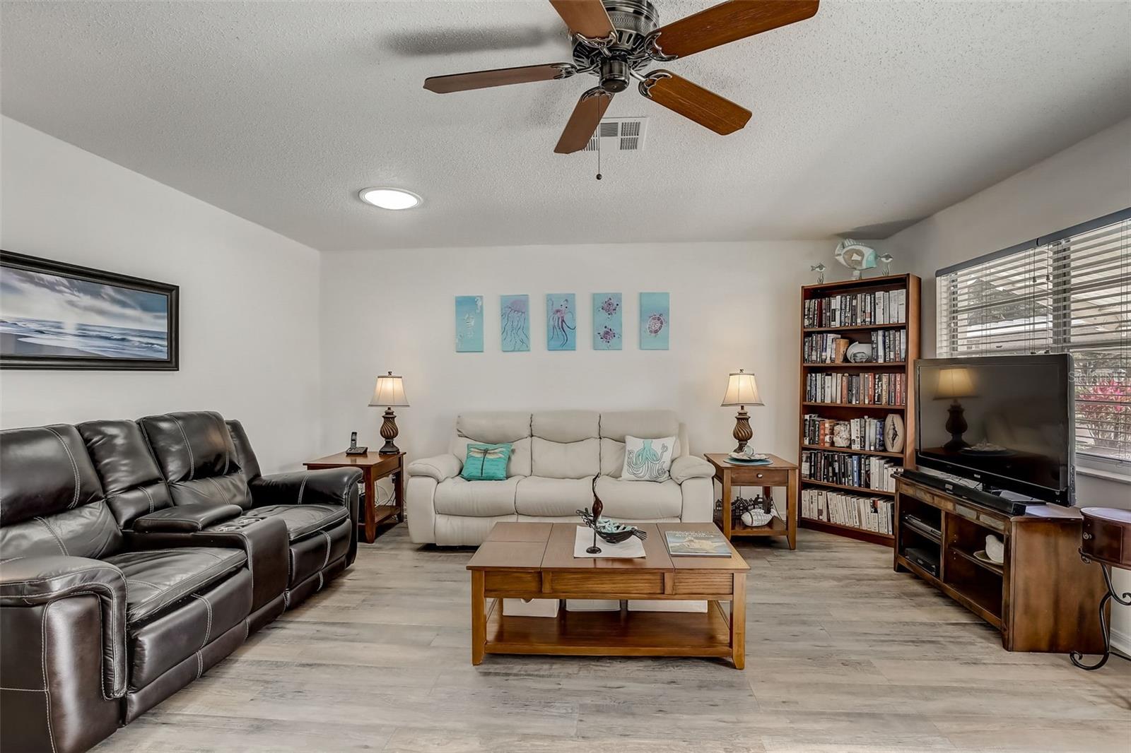 2344 GLENMORE CIR