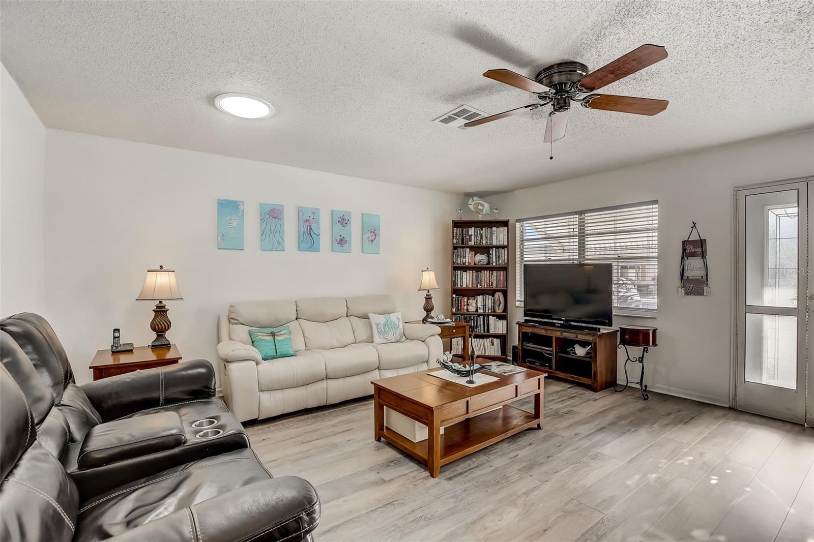 2344 GLENMORE CIR