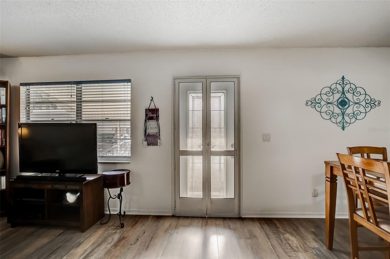 2344 GLENMORE CIR