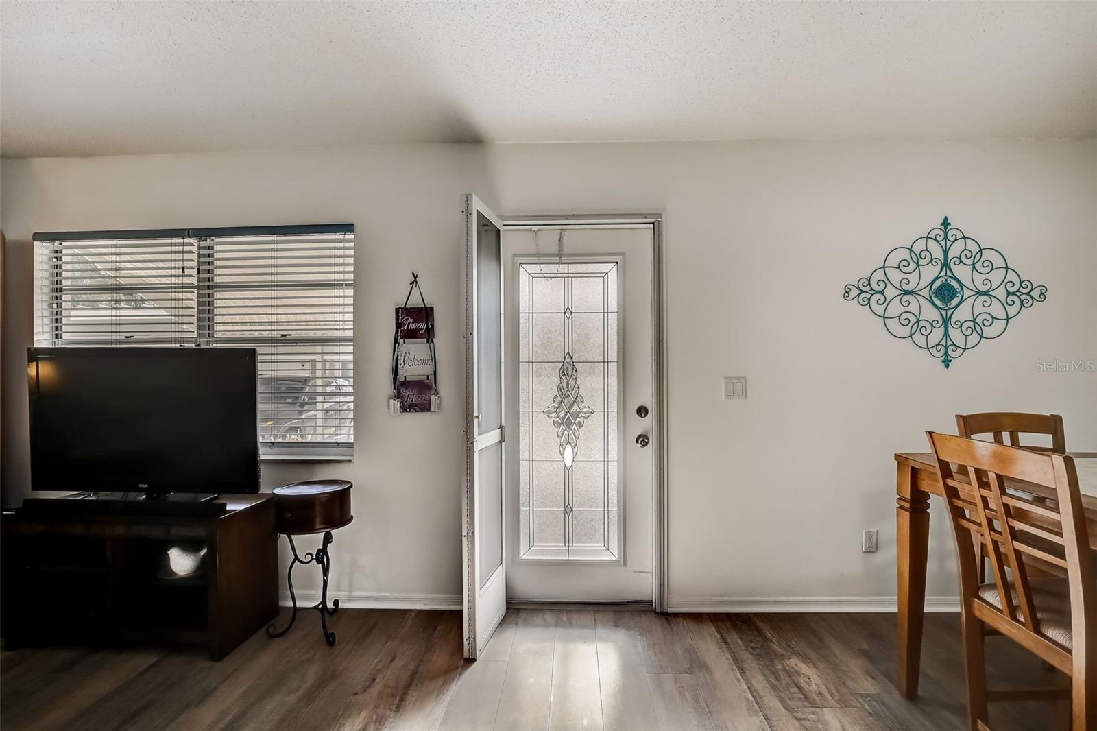 2344 GLENMORE CIR