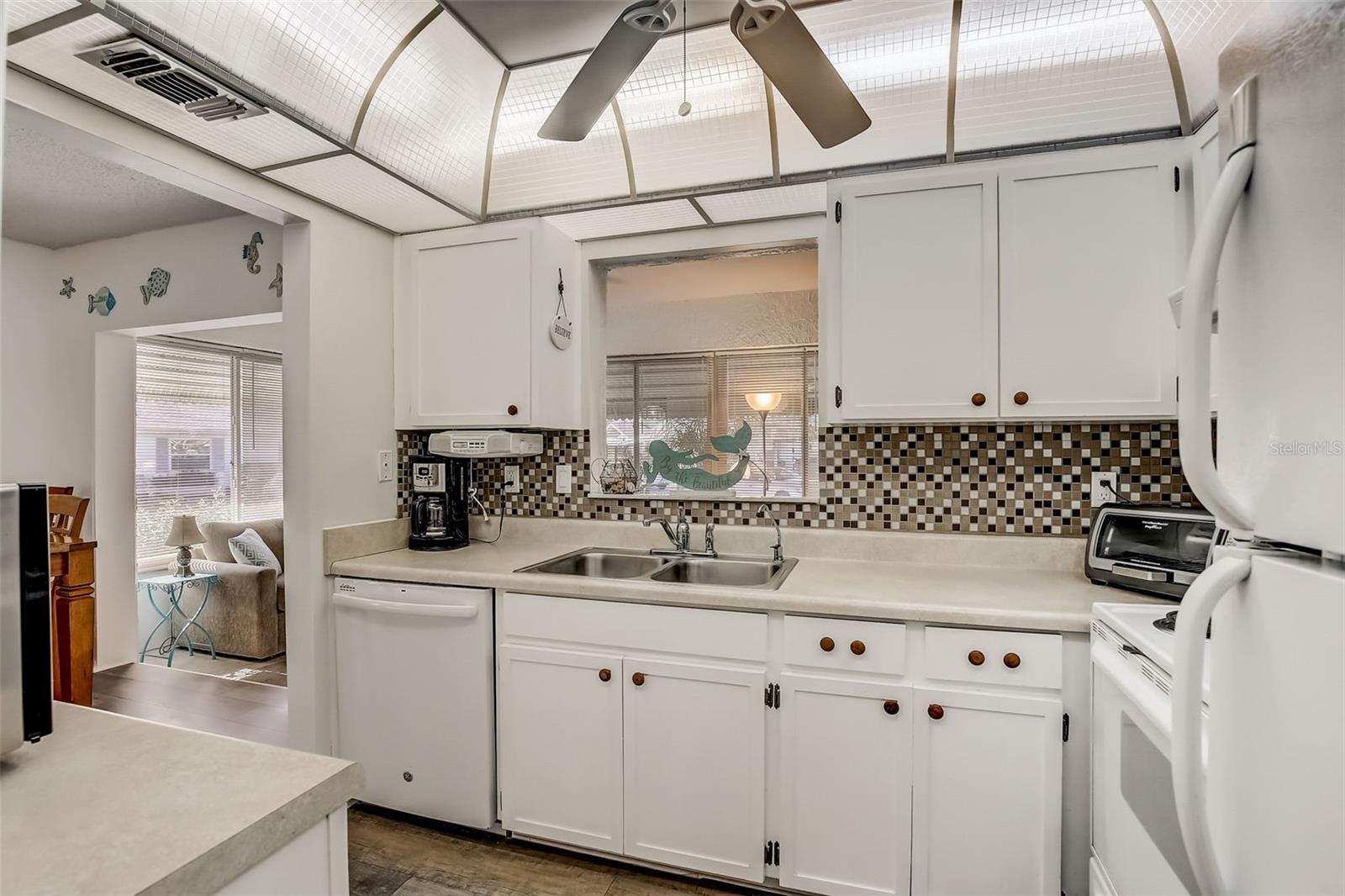 2344 GLENMORE CIR