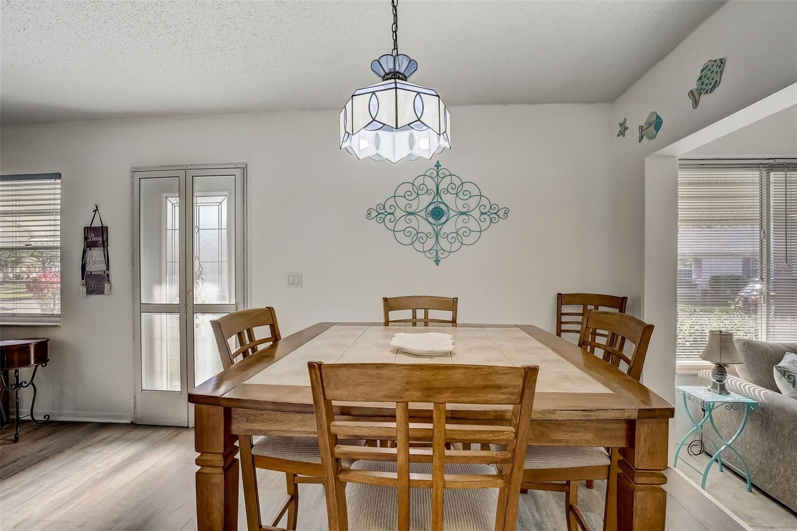 2344 GLENMORE CIR