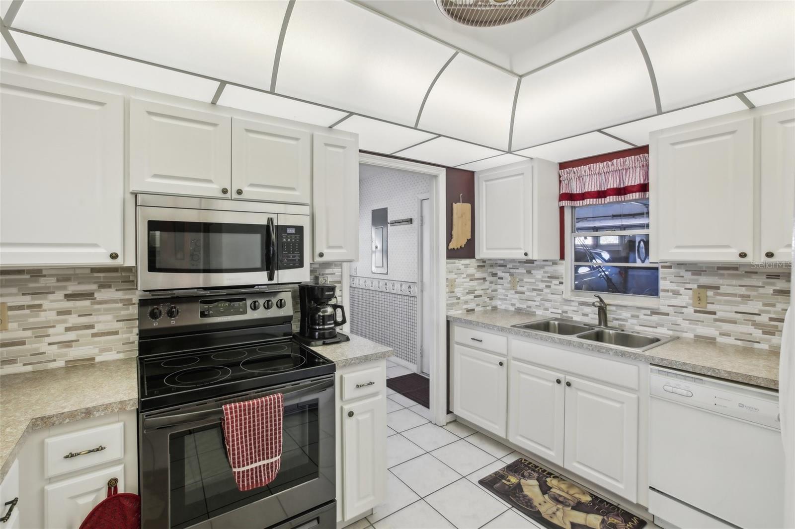 1212 WILD FEATHER LN