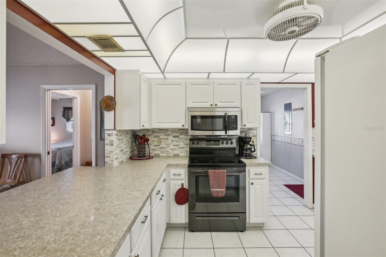1212 WILD FEATHER LN