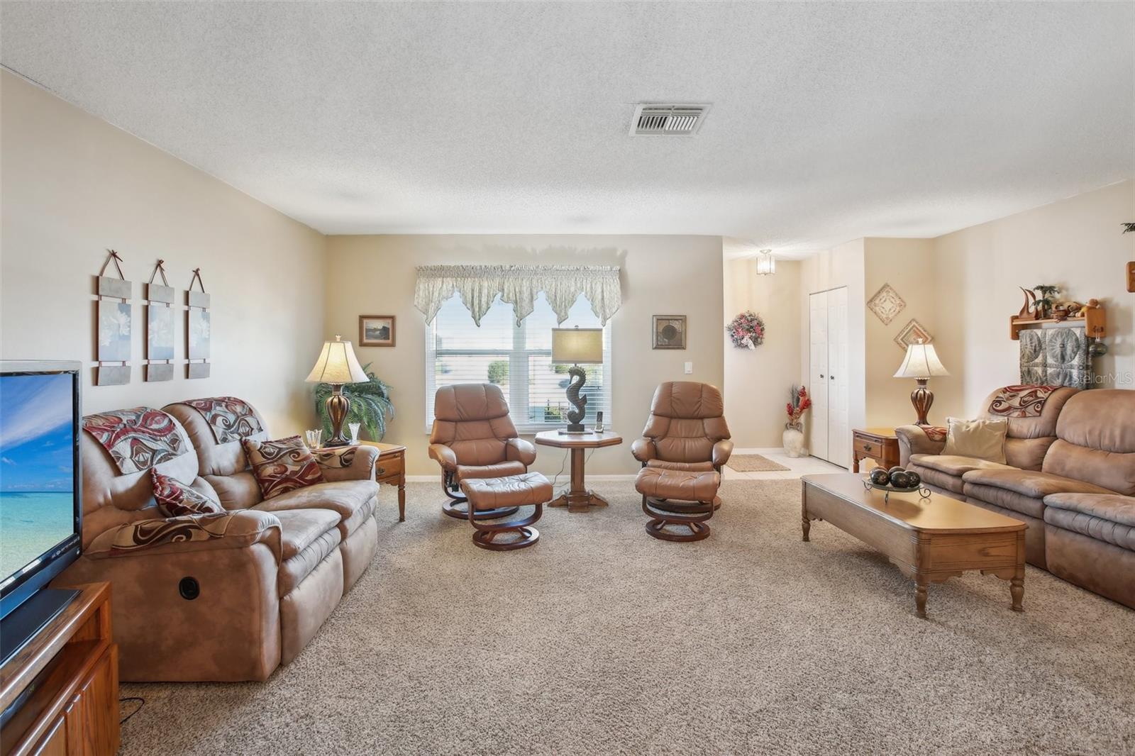 1212 WILD FEATHER LN