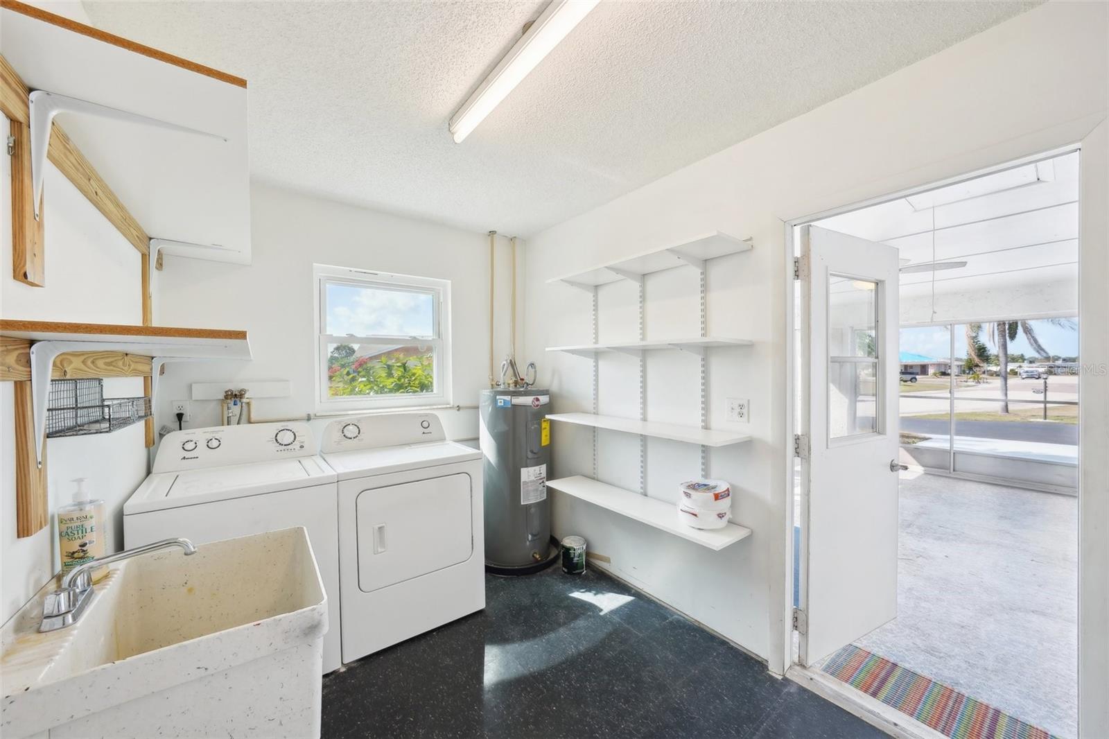334 CLUB MANOR DR