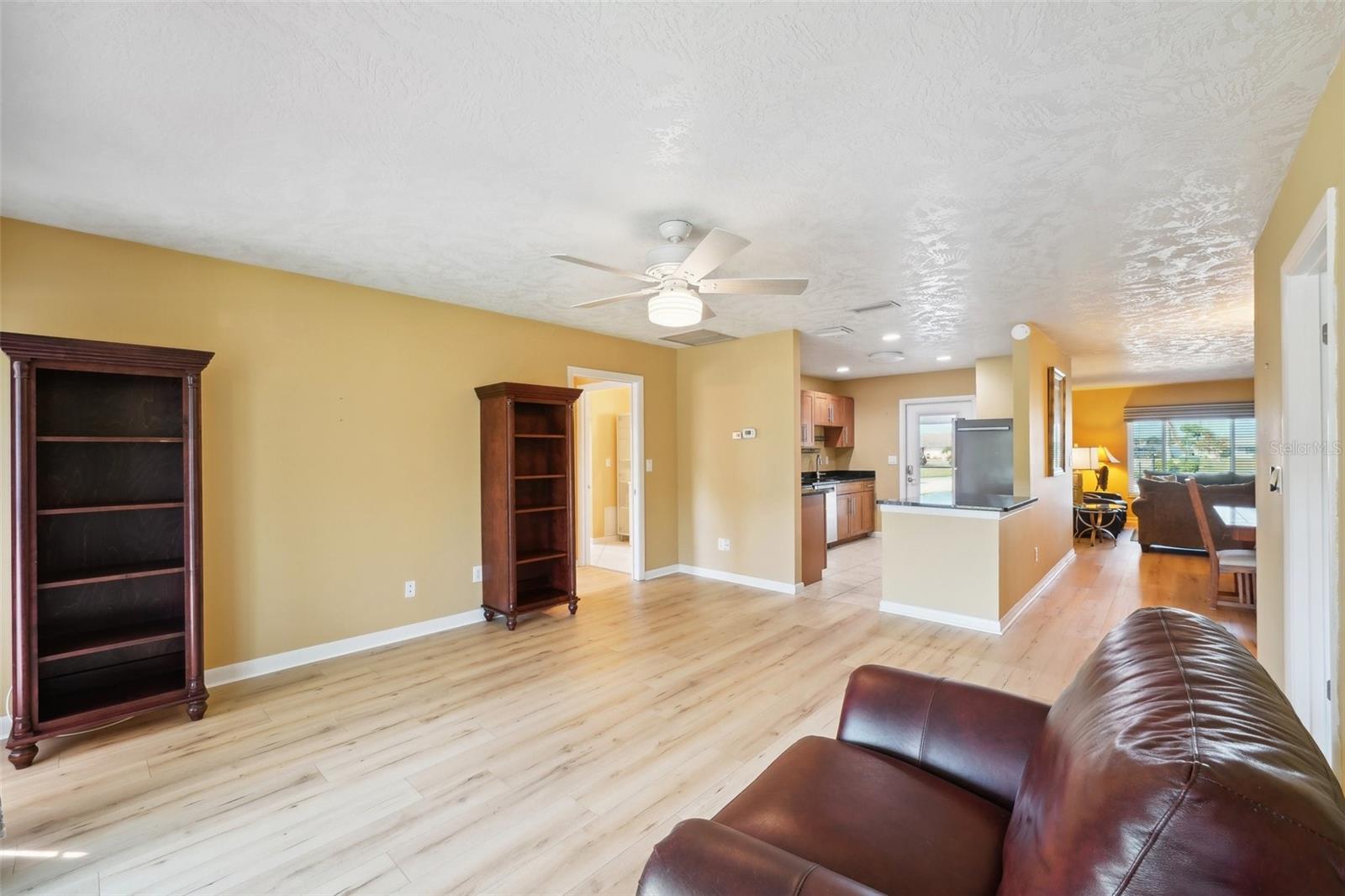 334 CLUB MANOR DR