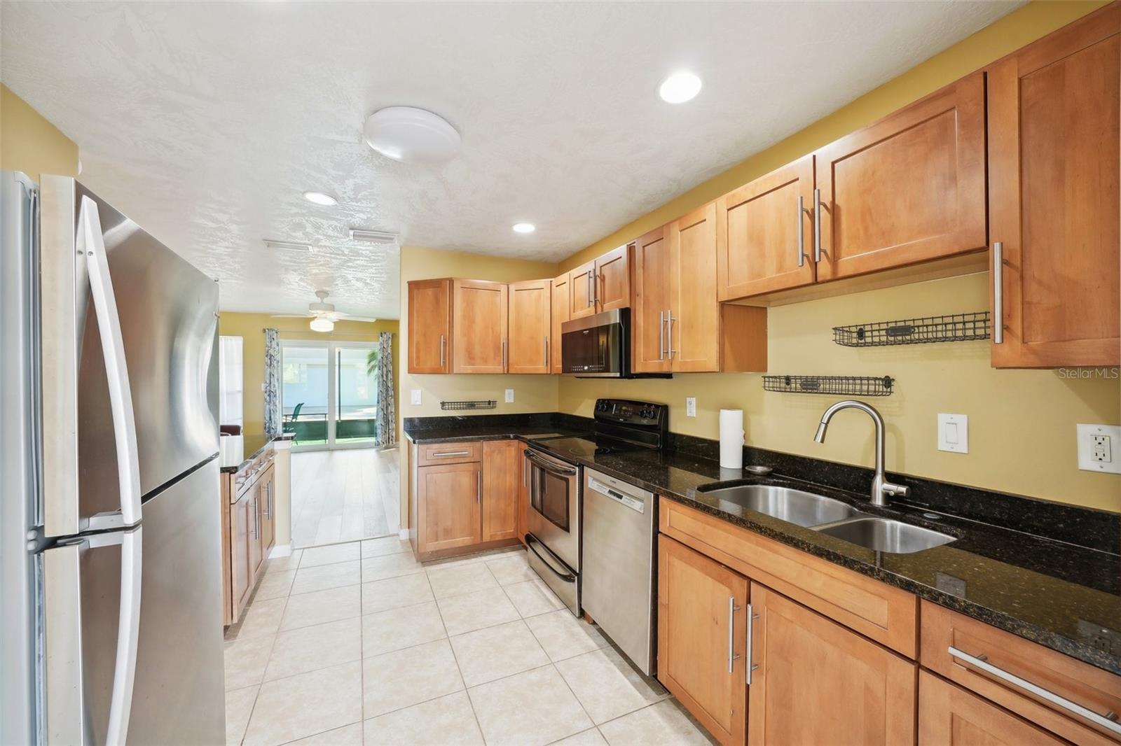 334 CLUB MANOR DR