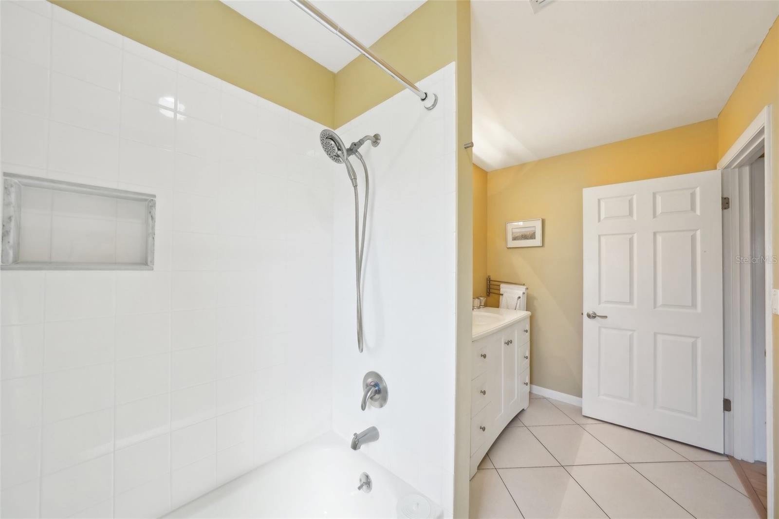 334 CLUB MANOR DR