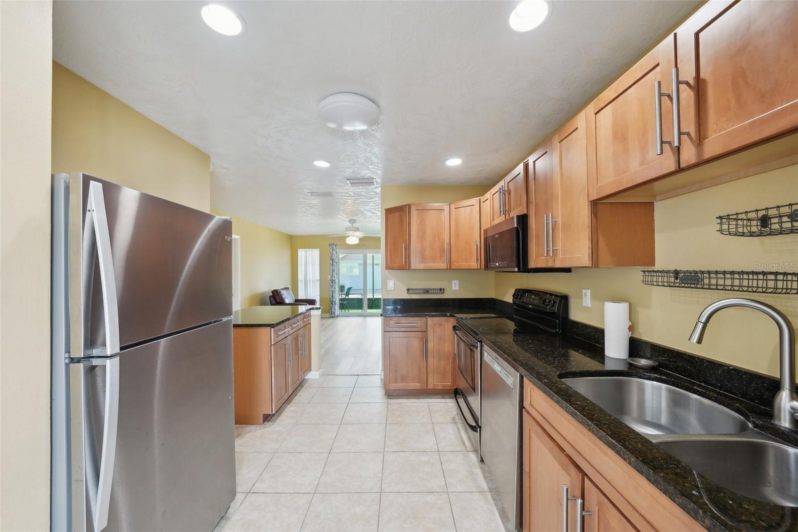 334 CLUB MANOR DR