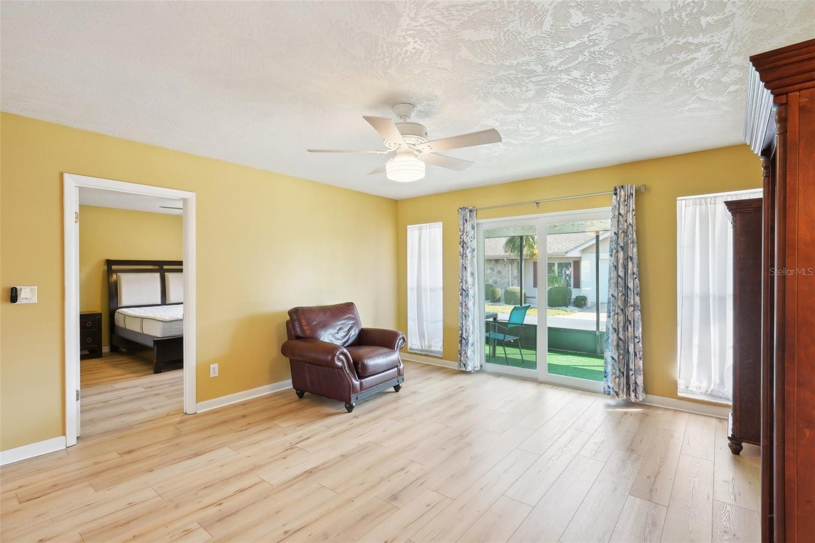 334 CLUB MANOR DR