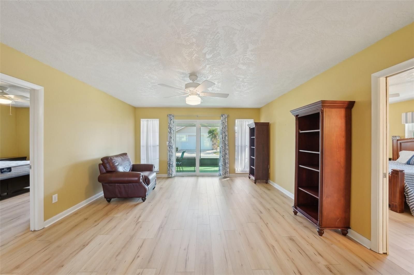 334 CLUB MANOR DR