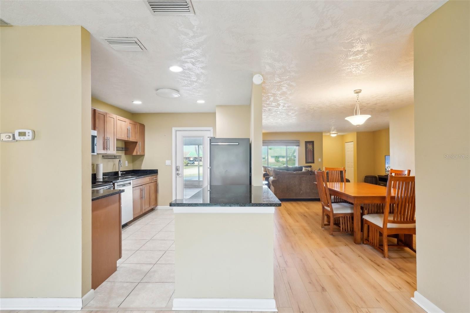 334 CLUB MANOR DR
