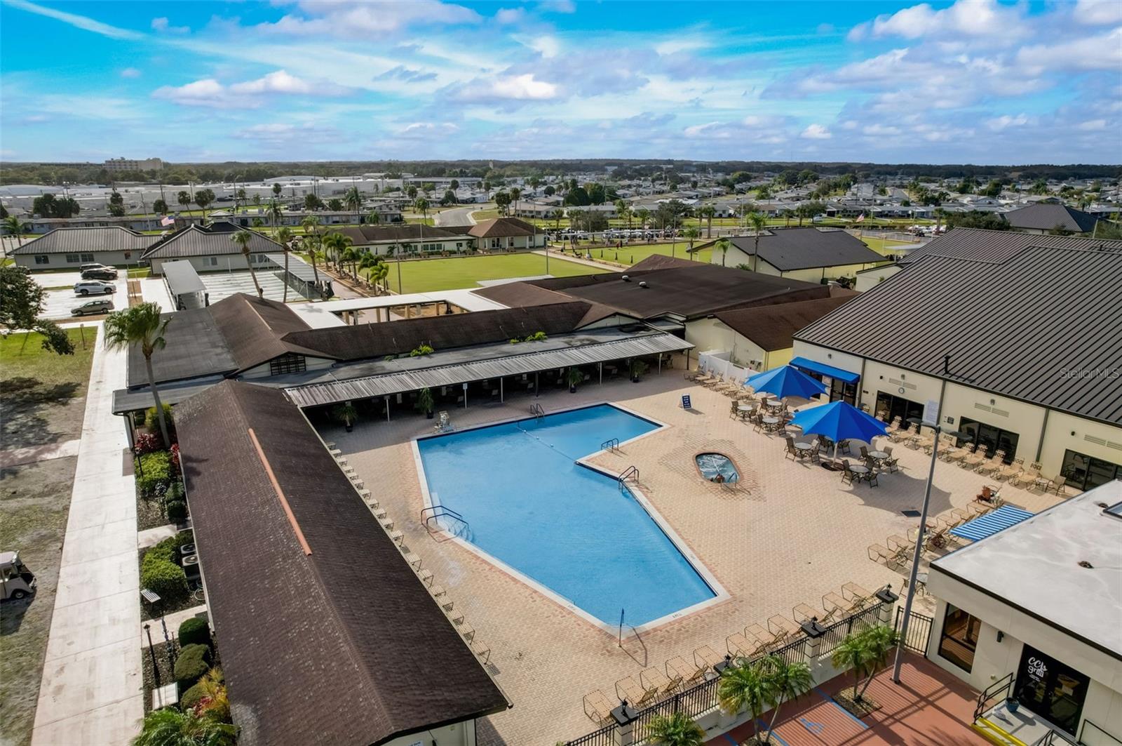 334 CLUB MANOR DR