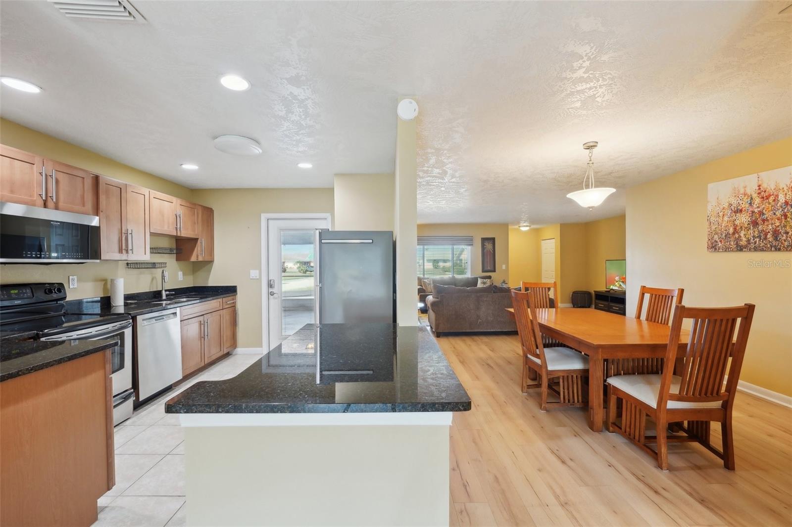334 CLUB MANOR DR