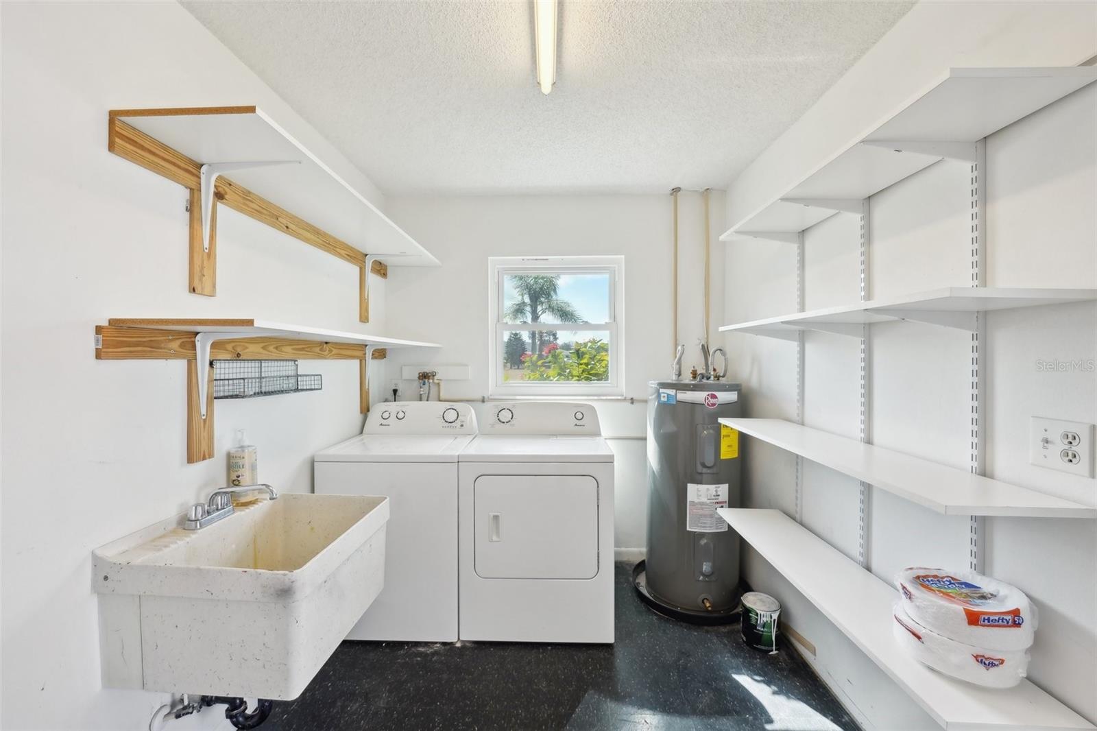 334 CLUB MANOR DR