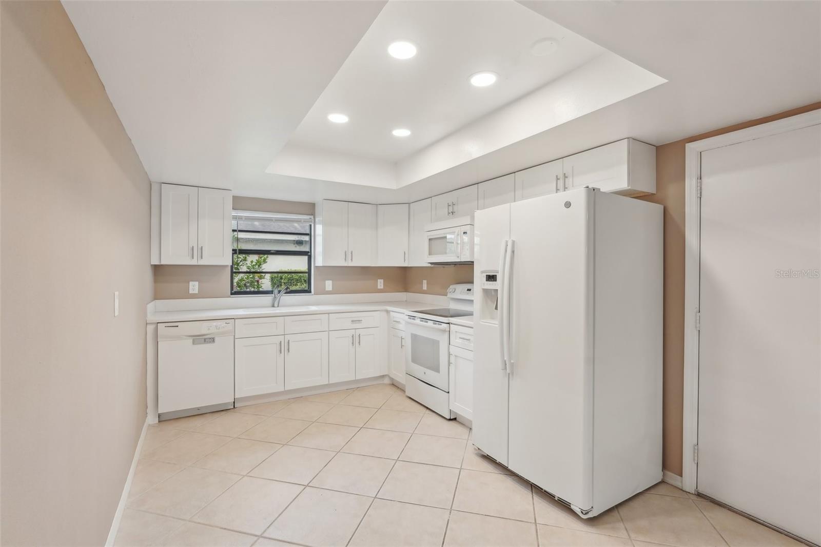 2529 LANCASTER DR