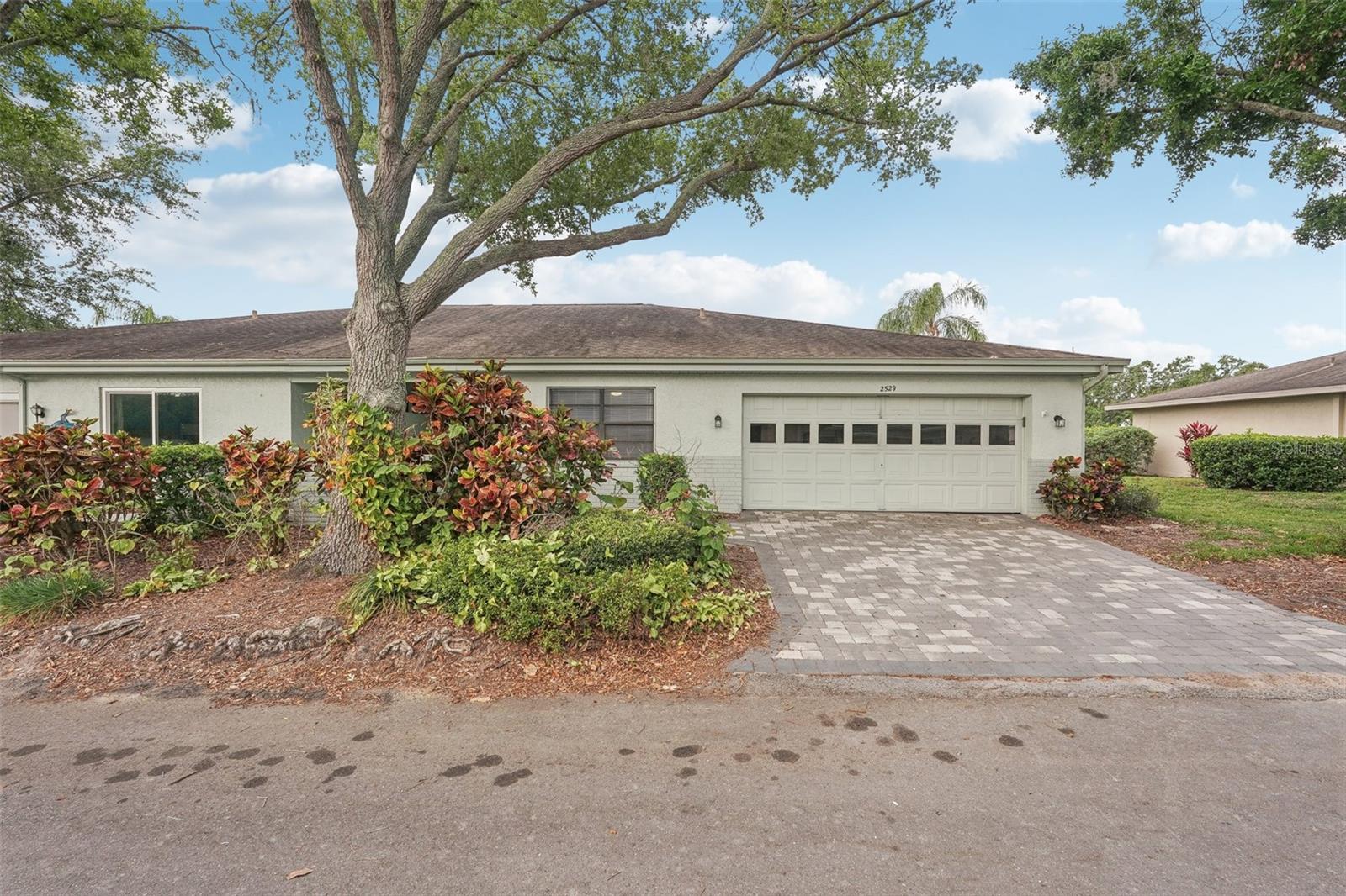 2529 LANCASTER DR