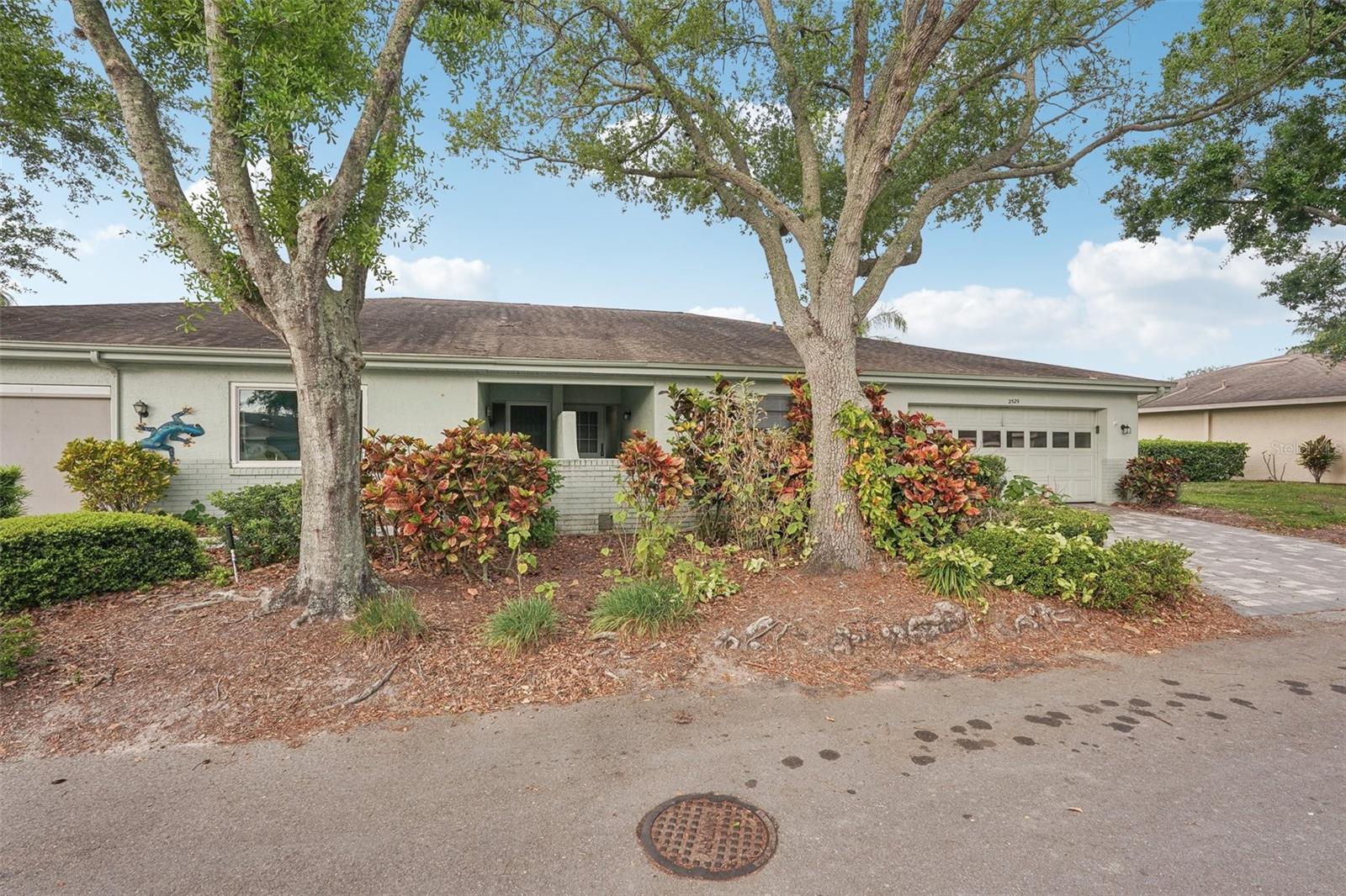 2529 LANCASTER DR