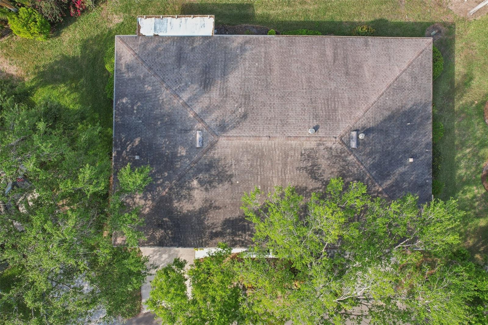 2529 LANCASTER DR