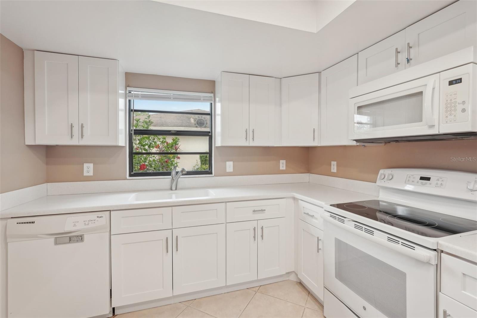 2529 LANCASTER DR