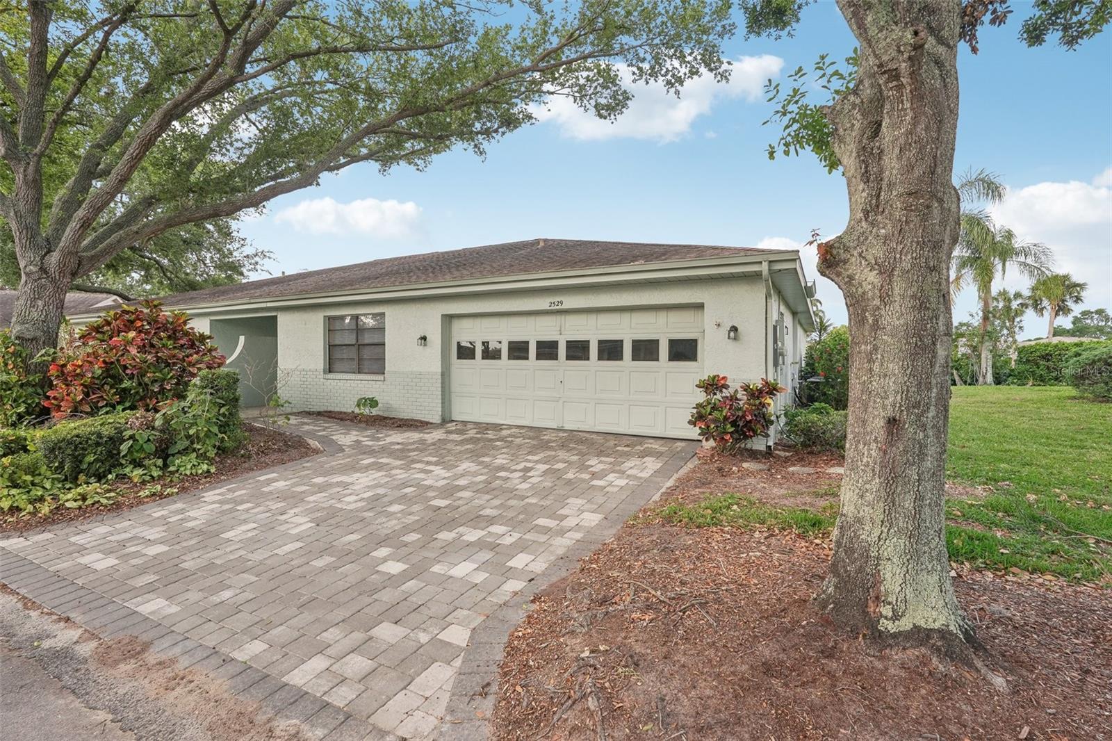 2529 LANCASTER DR