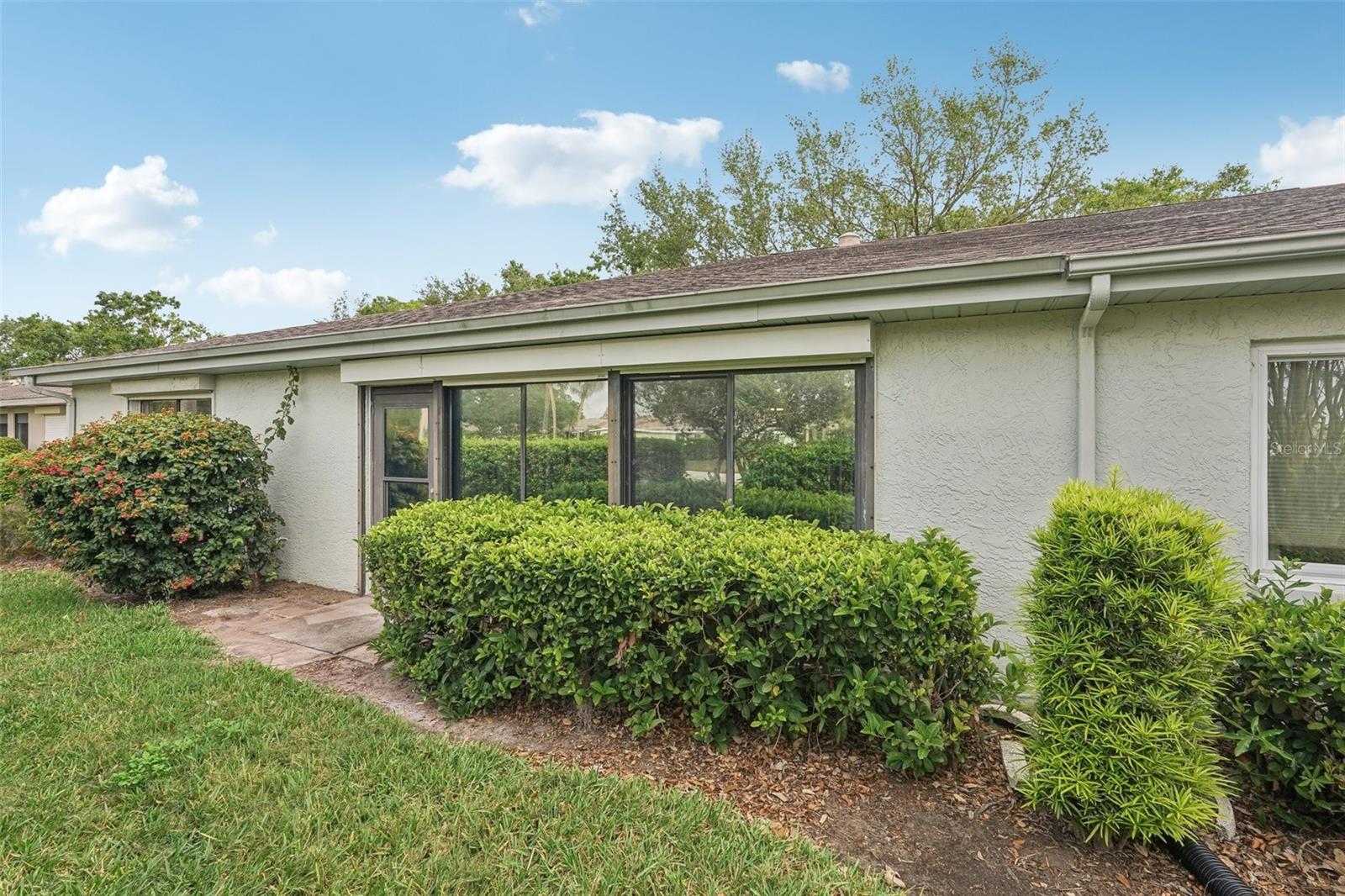 2529 LANCASTER DR