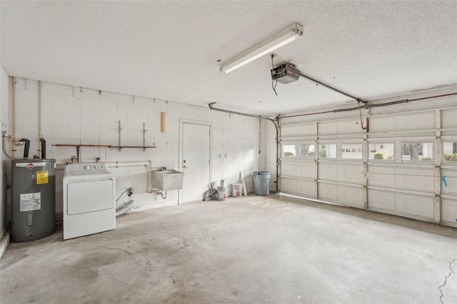 2529 LANCASTER DR