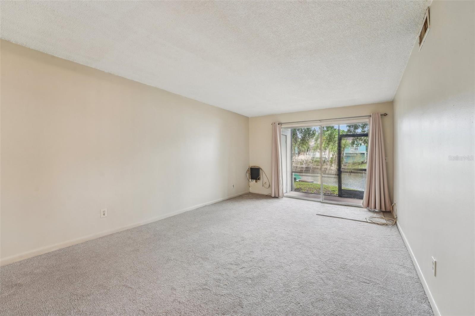 6301 NEWTOWN CIR #1A5