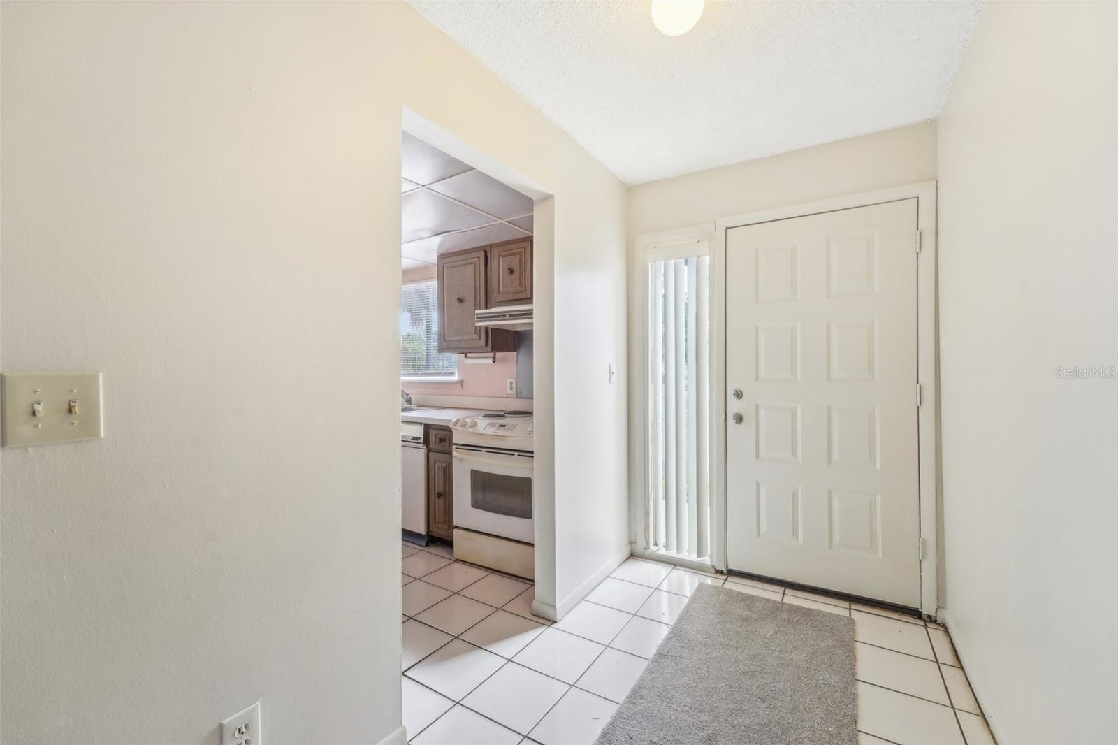 6301 NEWTOWN CIR #1A5