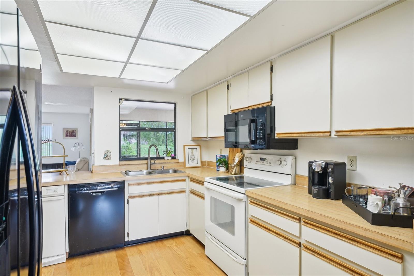 1972 WOLF LAUREL DR