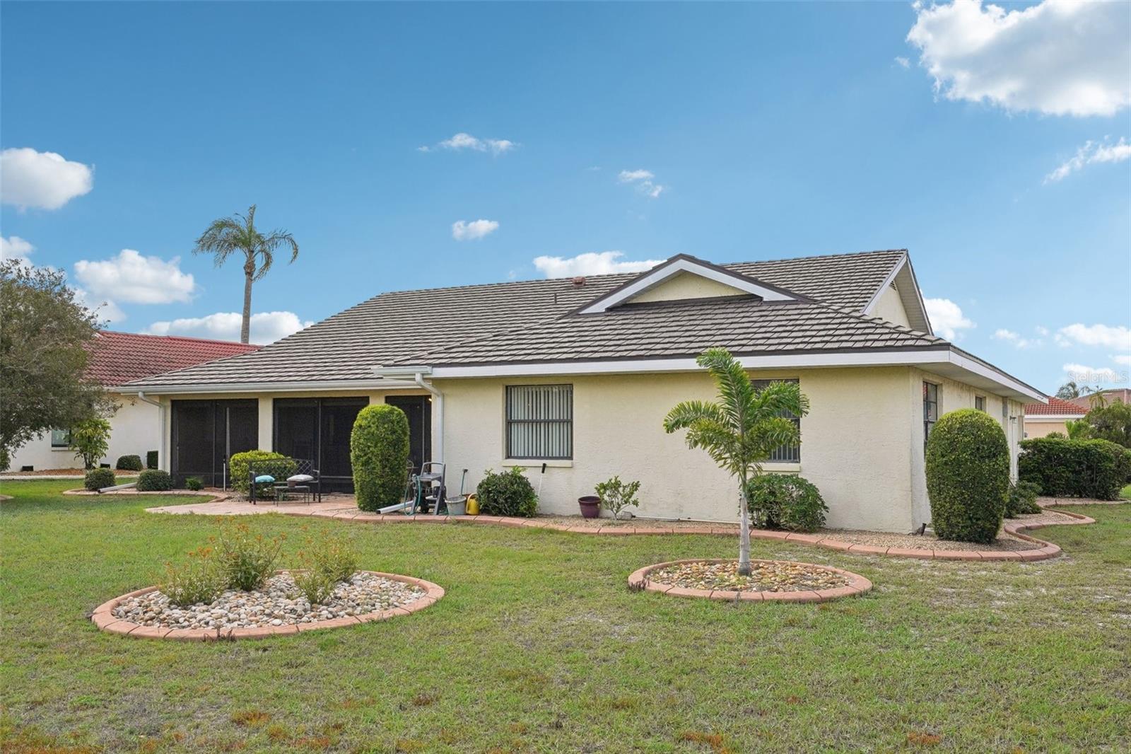 1972 WOLF LAUREL DR