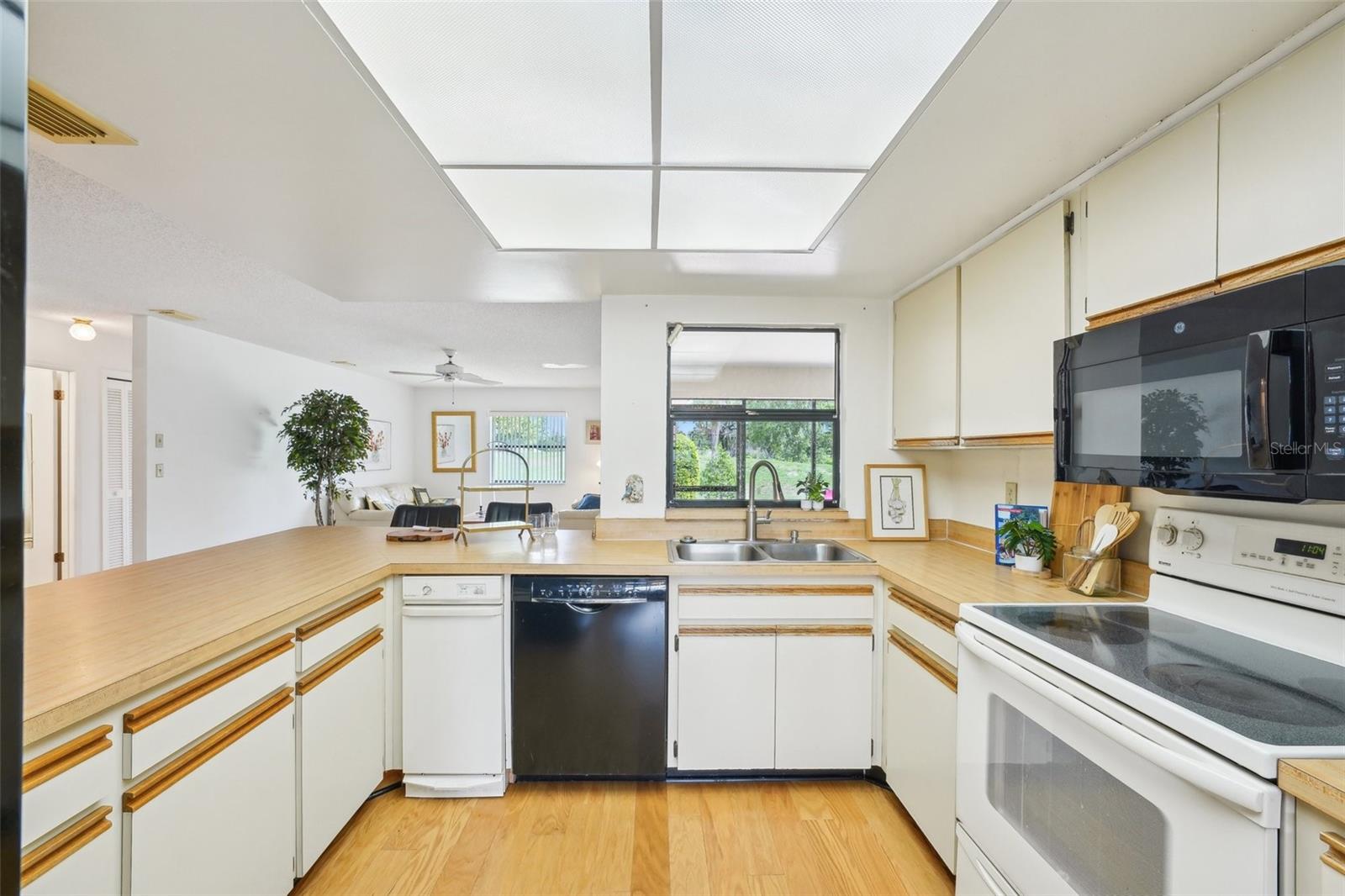 1972 WOLF LAUREL DR