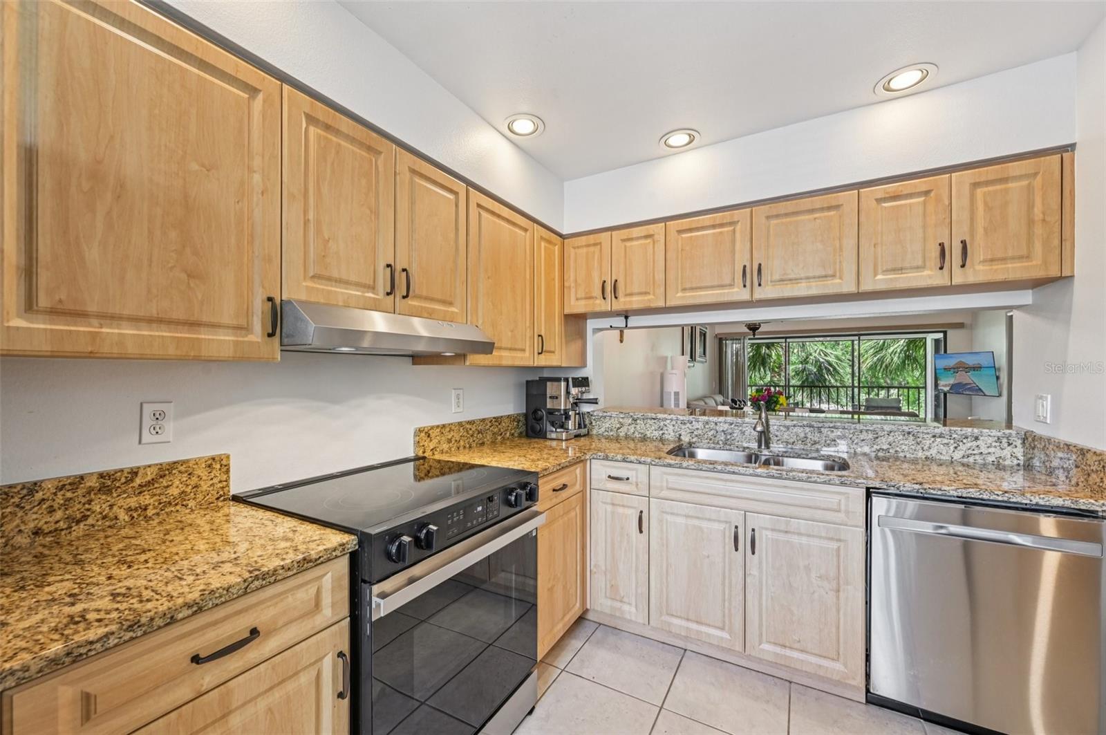 4735 WINSLOW BEACON #14