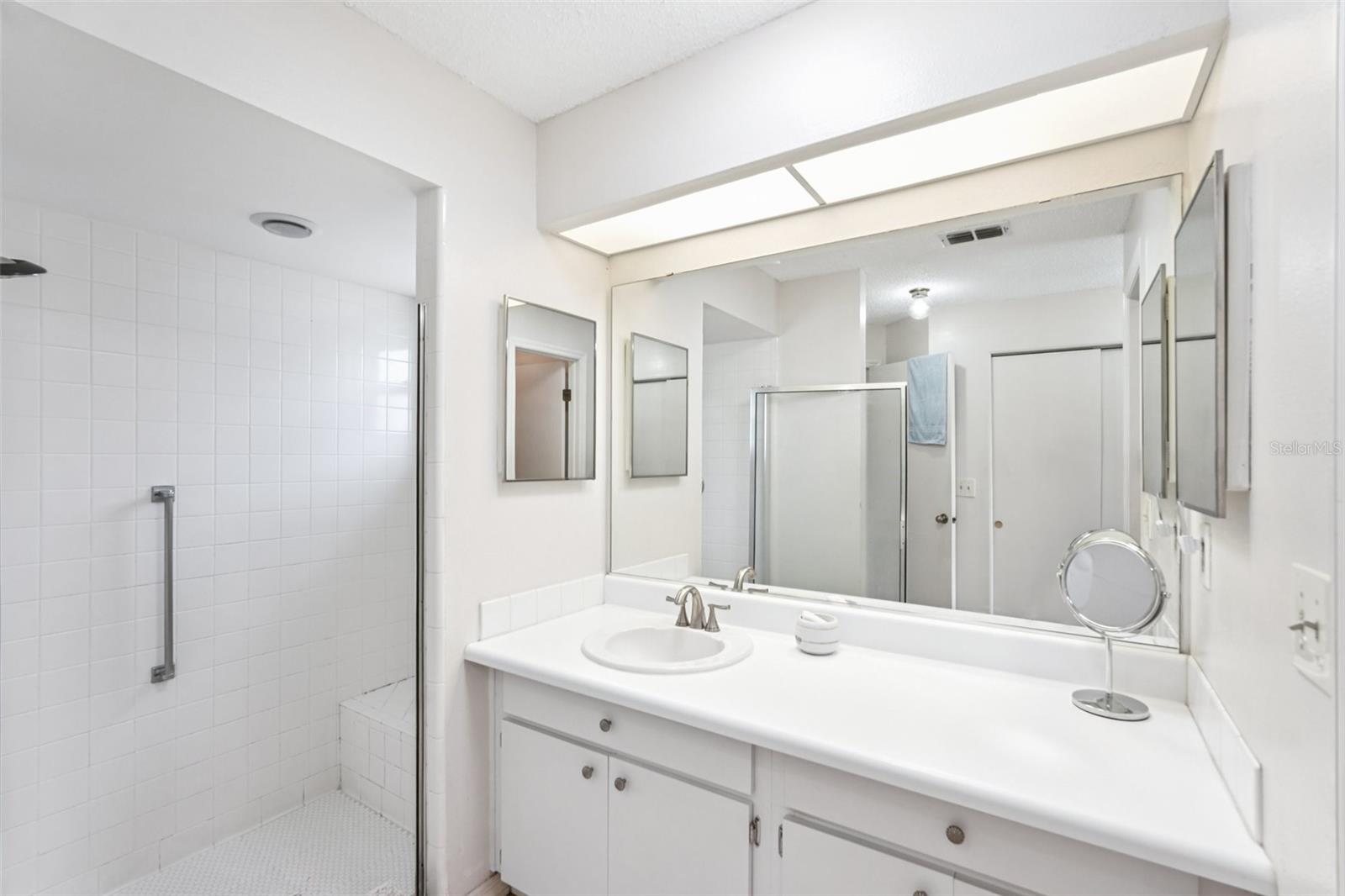 1901 E DEL WEBB BLVD