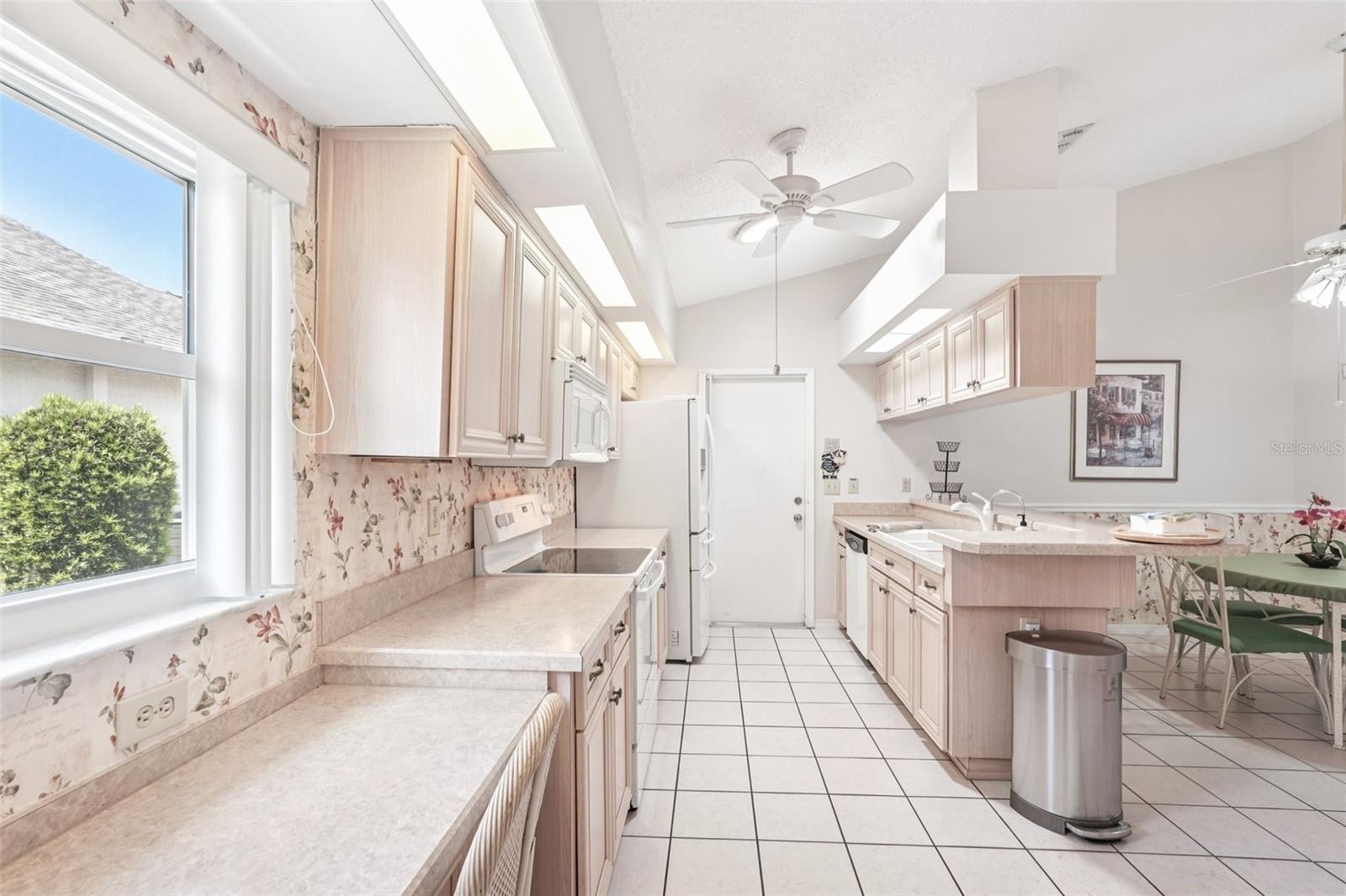 1901 E DEL WEBB BLVD