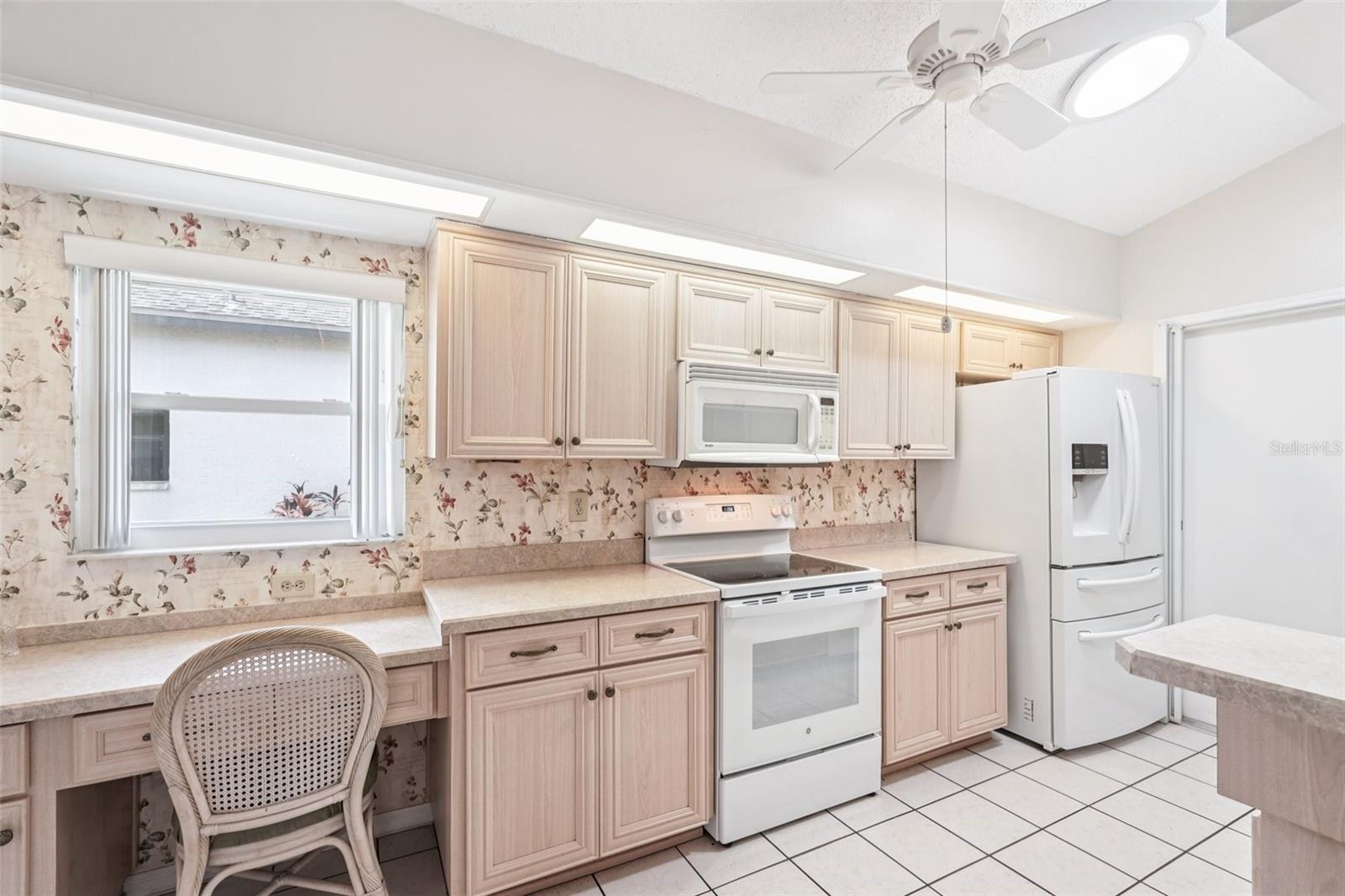 1901 E DEL WEBB BLVD