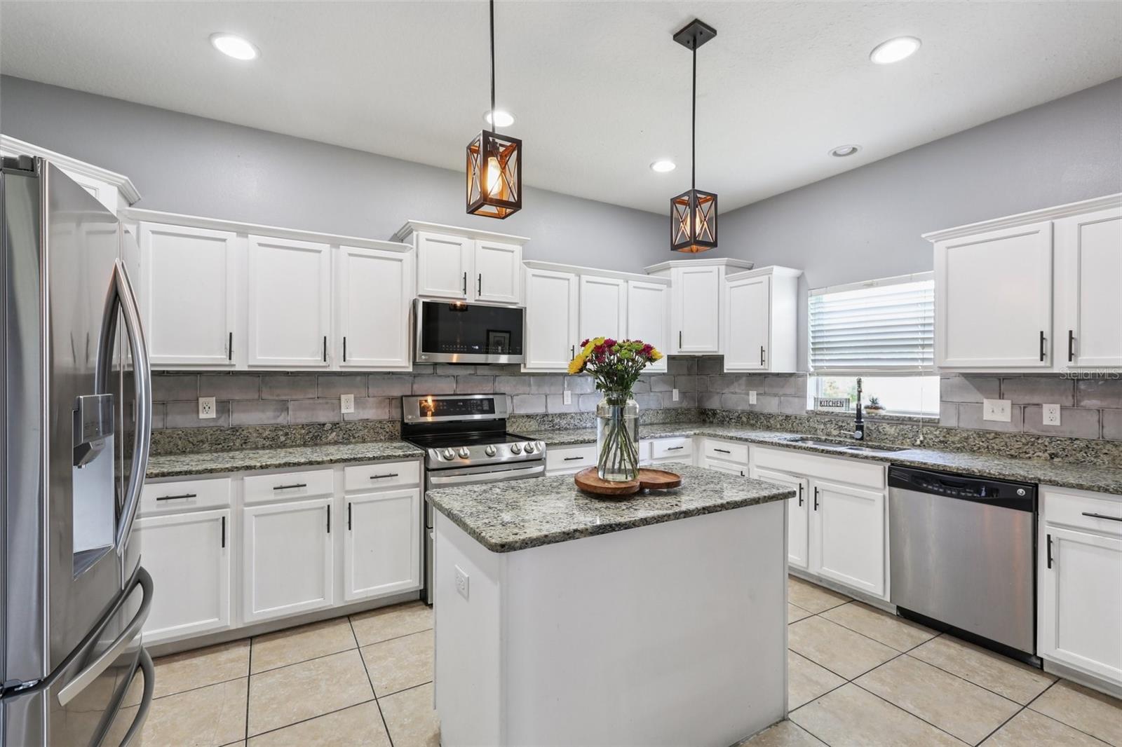 1811 PALM WARBLER LN