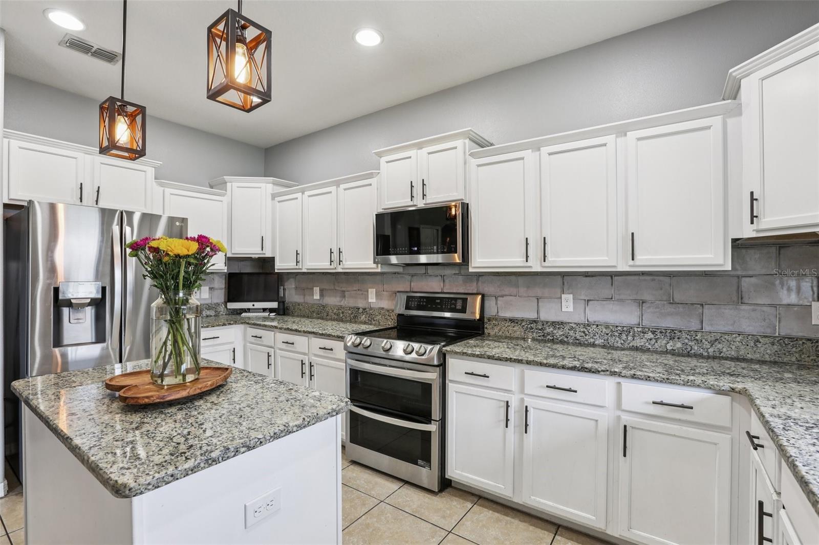 1811 PALM WARBLER LN