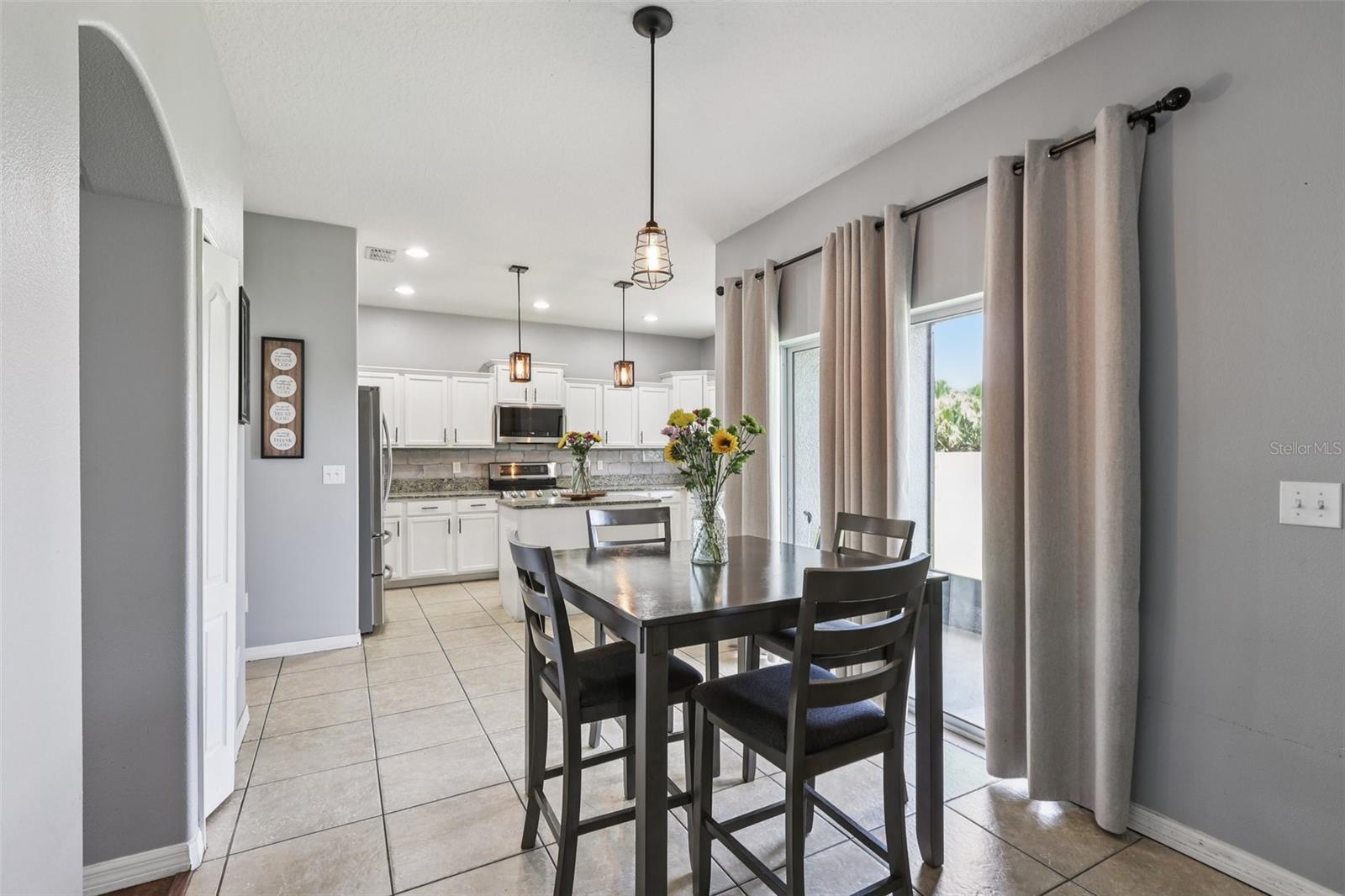 1811 PALM WARBLER LN